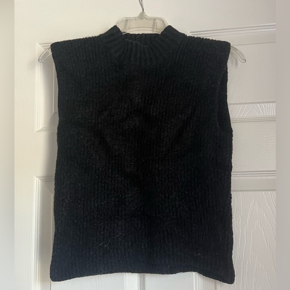 Old Navy Sleeveless Mock-Neck Eyelash Sweater for Women - Picture 3 of 7